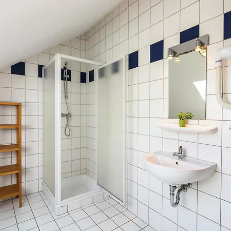 Group Escape In * Mellier